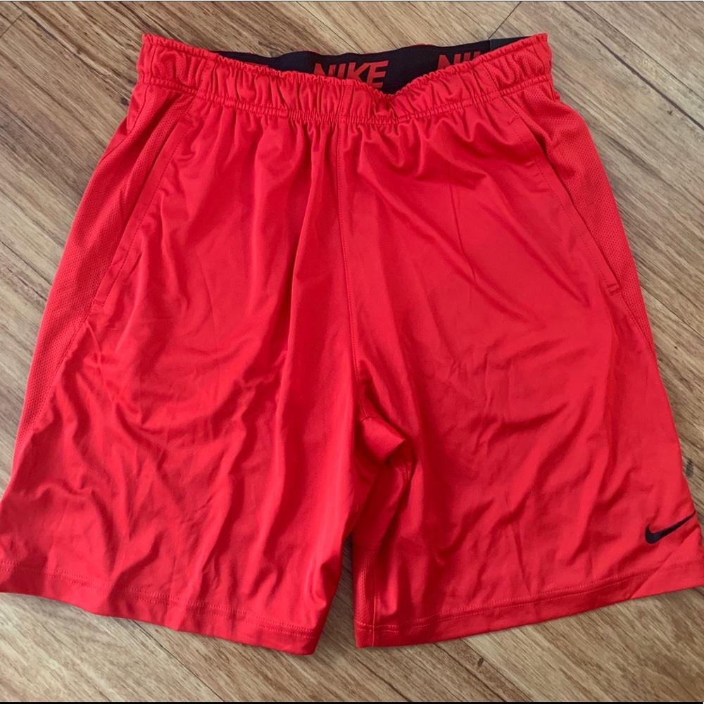 BRAND NEW Men’s Large Nike Dry Athletic Shorts